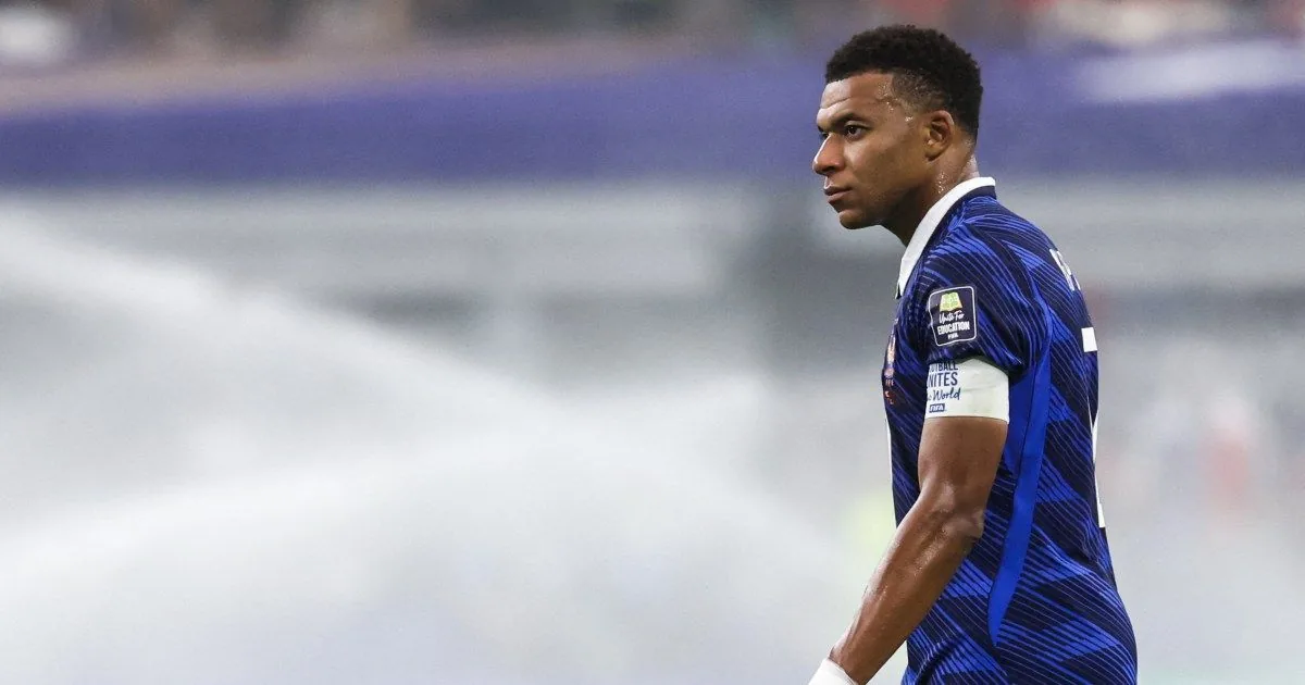 France, England prepare for gloomy send-off